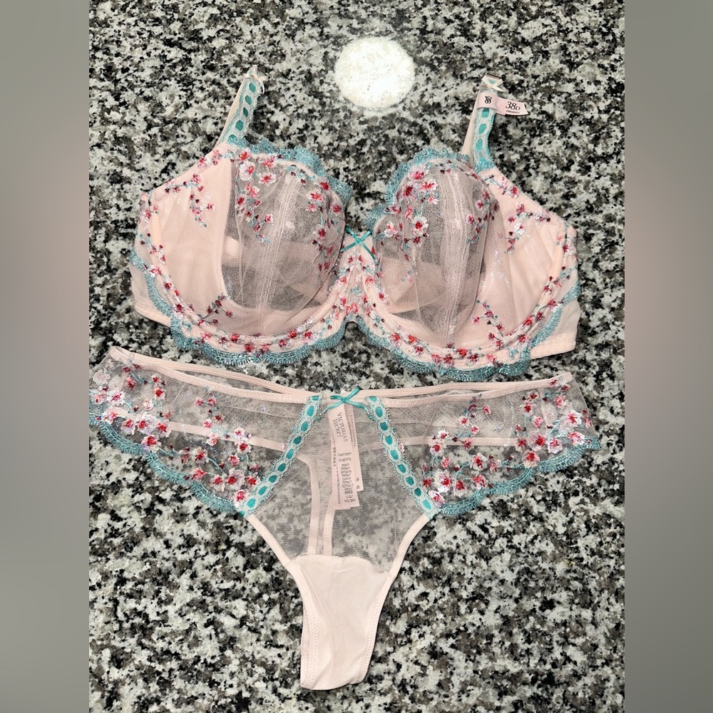 Victoria’s Secret’s Dream Angels 2 Piece Set.